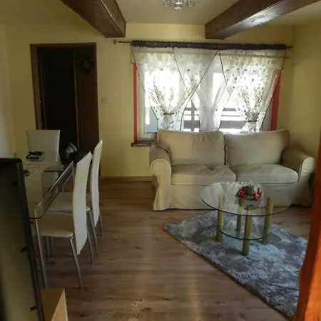 Apartament Z Ogrodem Szczytna Exterior foto